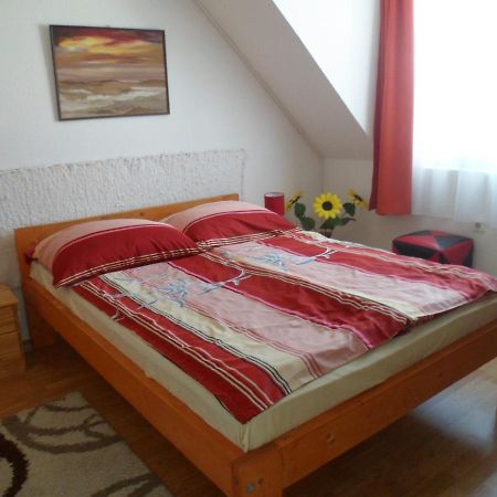 Отель Makai Apartman Хайдусобосло Экстерьер фото