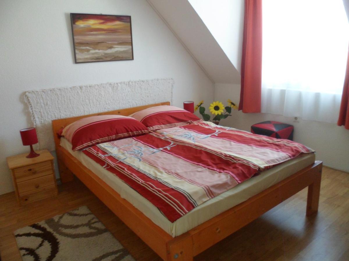 Отель Makai Apartman Хайдусобосло Экстерьер фото