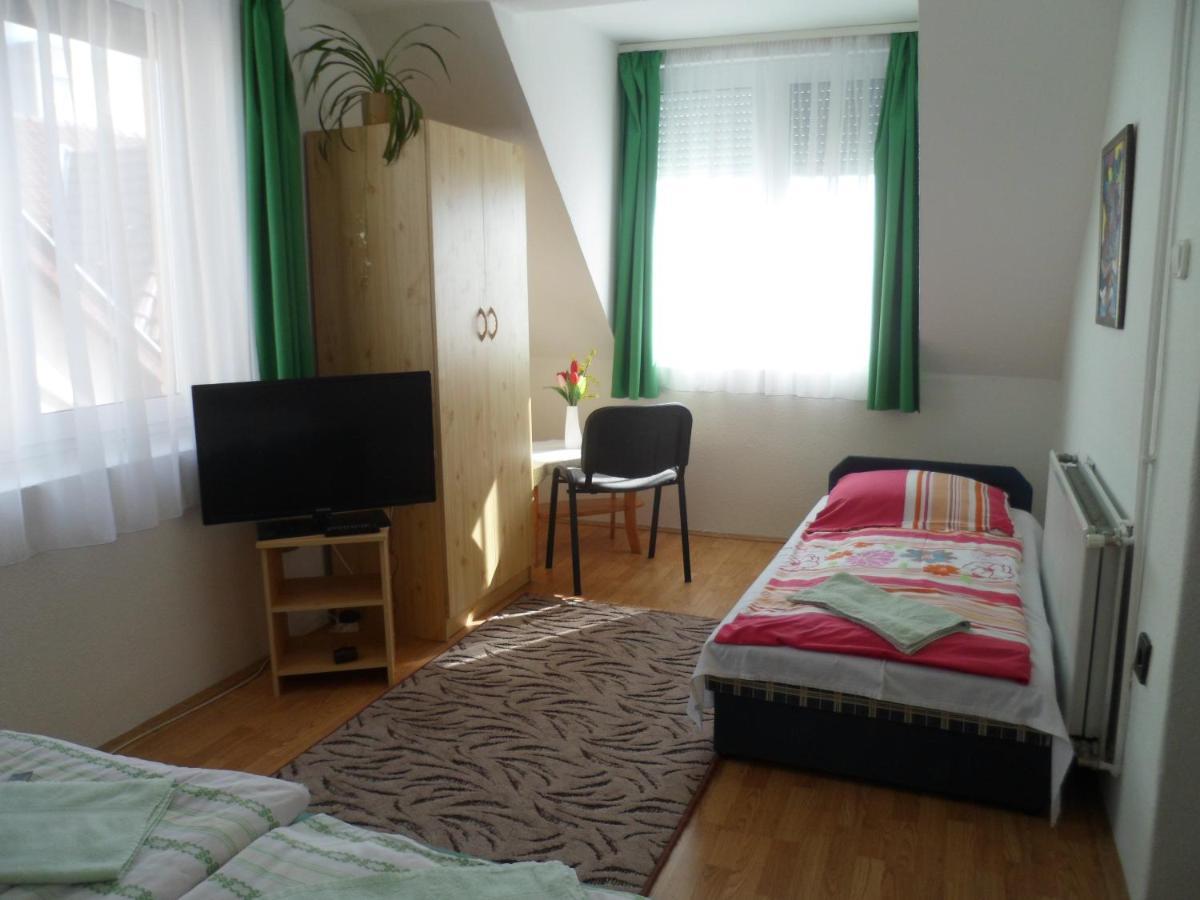 Отель Makai Apartman Хайдусобосло Экстерьер фото