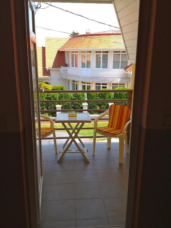 Отель Makai Apartman Хайдусобосло Экстерьер фото